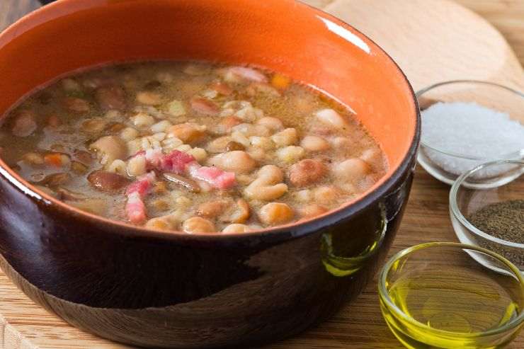 Zuppa farro legumi