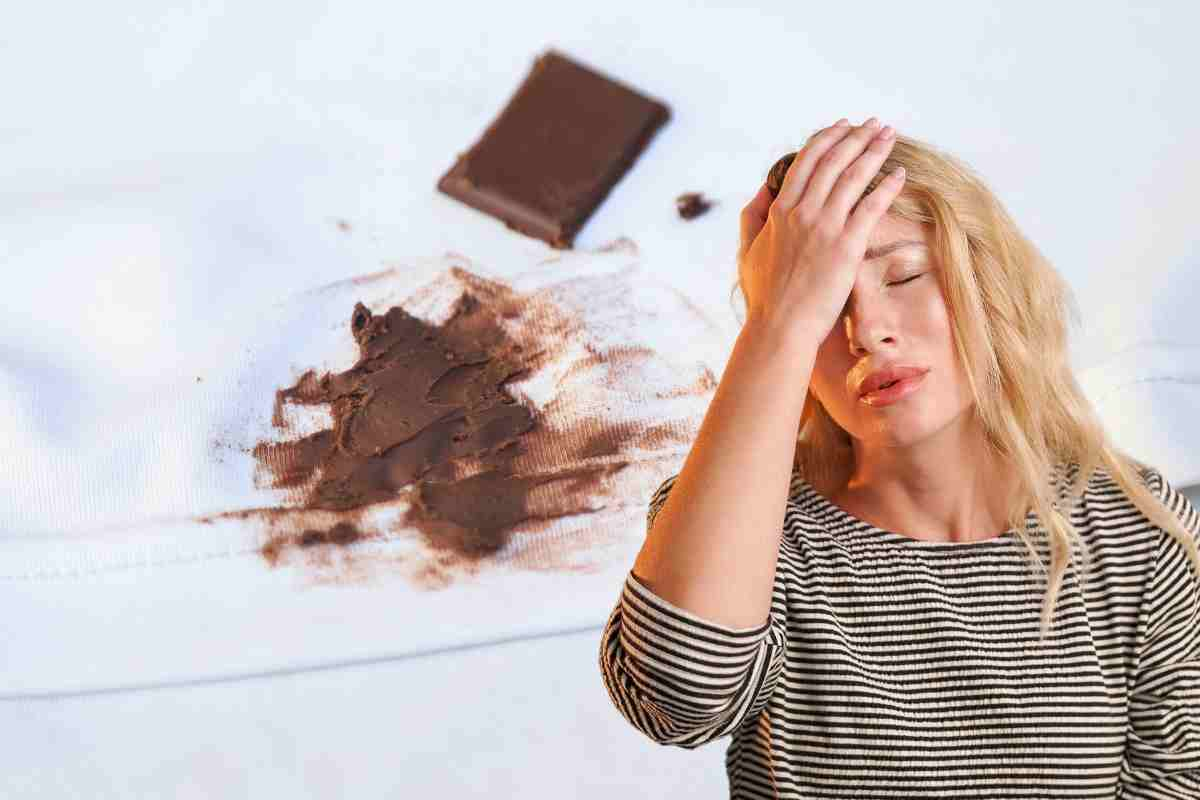 come rimuovere macchie di cioccolato dai tessuti