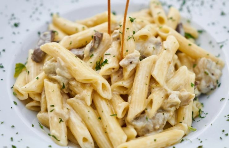 Pasta con i funghi da servire 