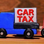 Auto con cartello car tax