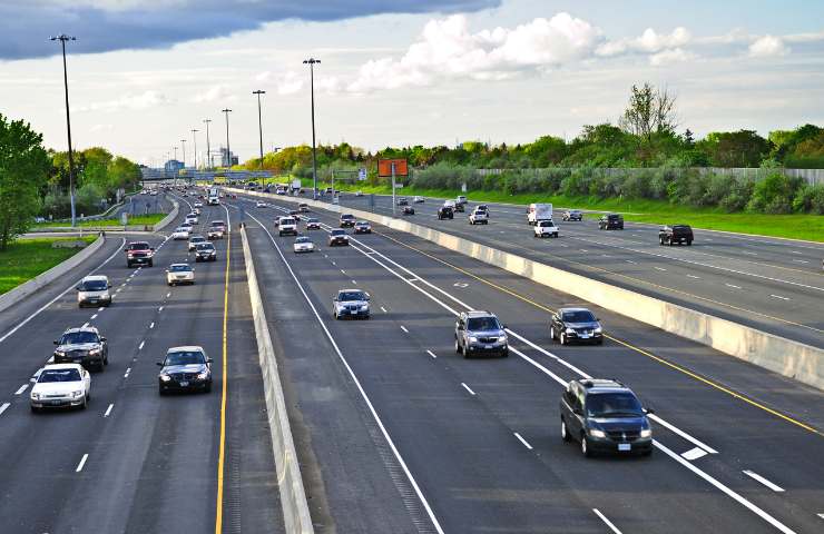 Macchine in autostrada