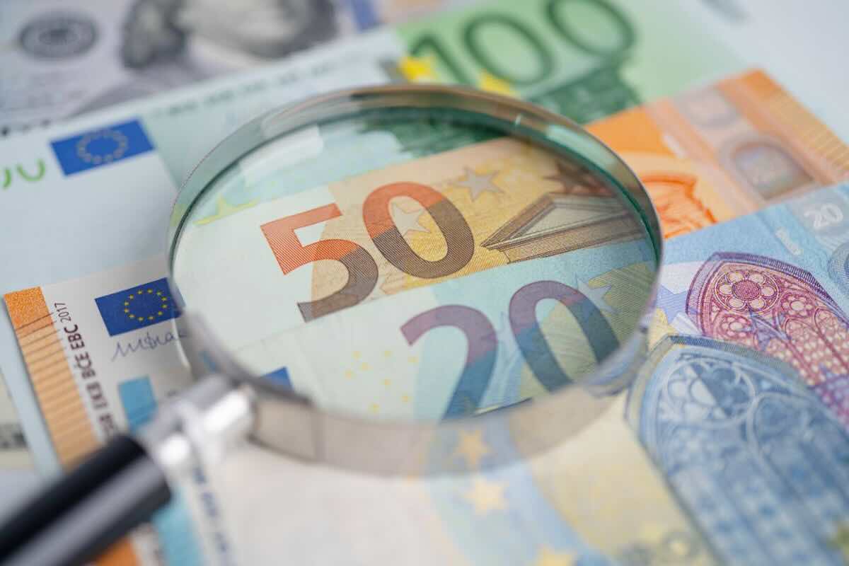 Banconote euro, lente di ingrandimento